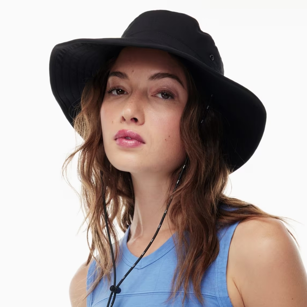 ARITZIA TNA Passenger Bucket Hat Drawstring in White M/L